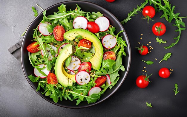 Foto de una deliciosa ensalada de verduras saludable