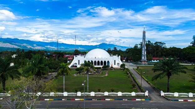 Foto der Aussicht auf die AlMunawwarah-Moschee Jantho City Aceh Besar District Aceh Indonesien