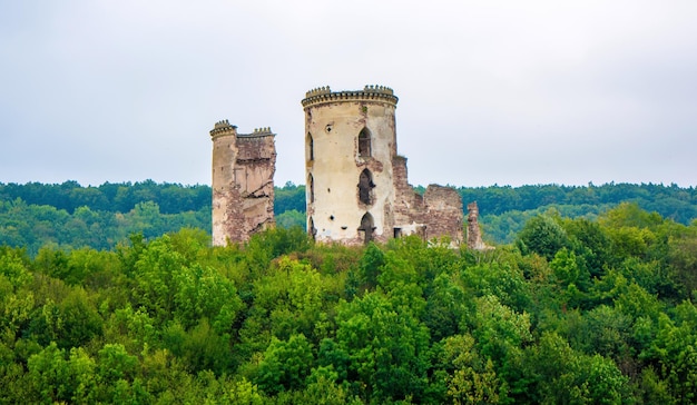 Foto des alten alten Steinschlossturms in Nyrkiv