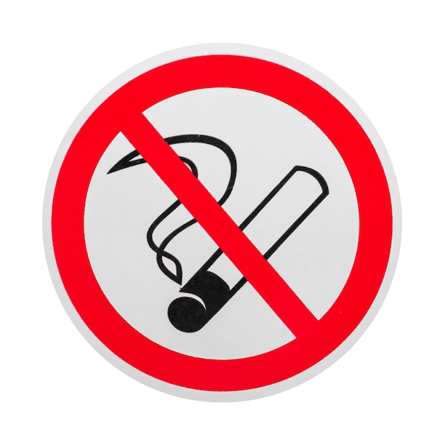 Foto des runden Zeichens Rauchen ist isoliert auf weißem Hintergrund verboten Durchgestrichene Zigarette