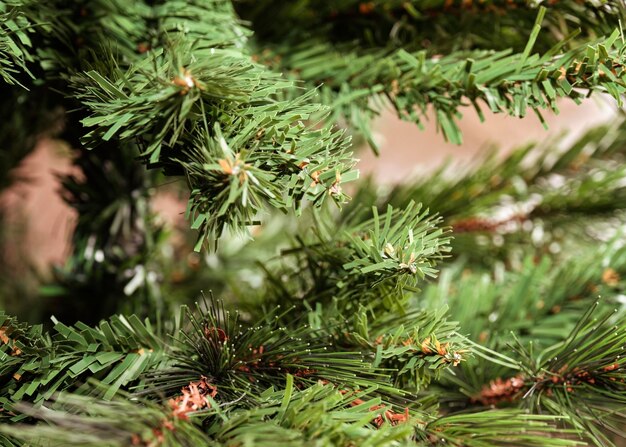 Foto foto de detalle de un abeto artificial para navidad