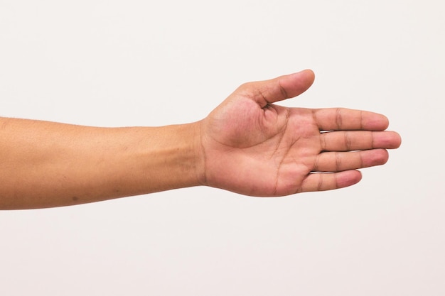 Foto einer Männerhand, die auf einem weißen Hintergrund isoliert ist