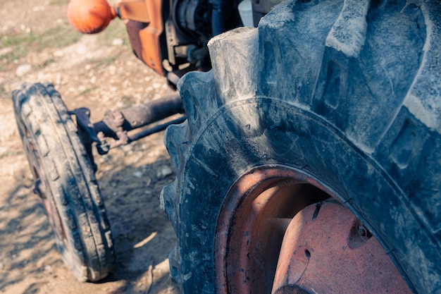 Foto eines ländlichen Traktors ohne Kabine