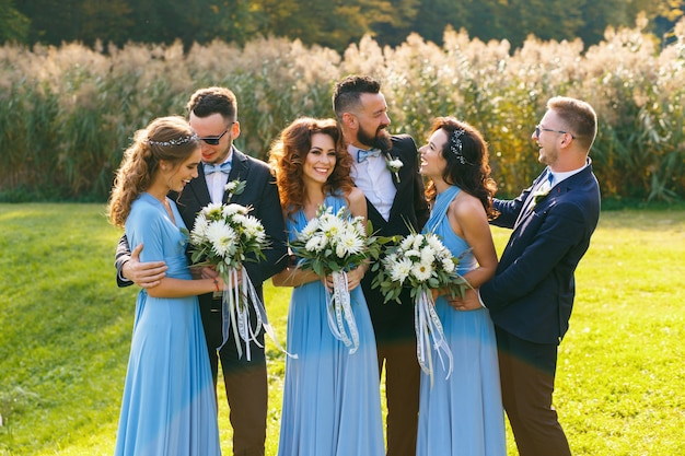 Foto engraçada dos padrinhos e damas de honra