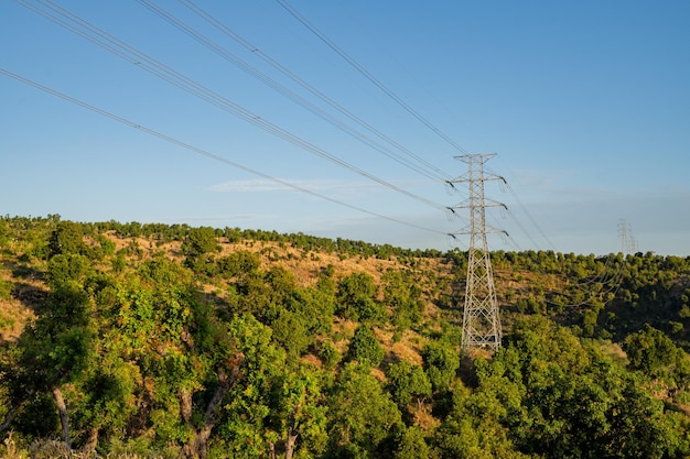 La foto es adecuada para usar como fondo de transmisión de electricidad y medios de contenido.