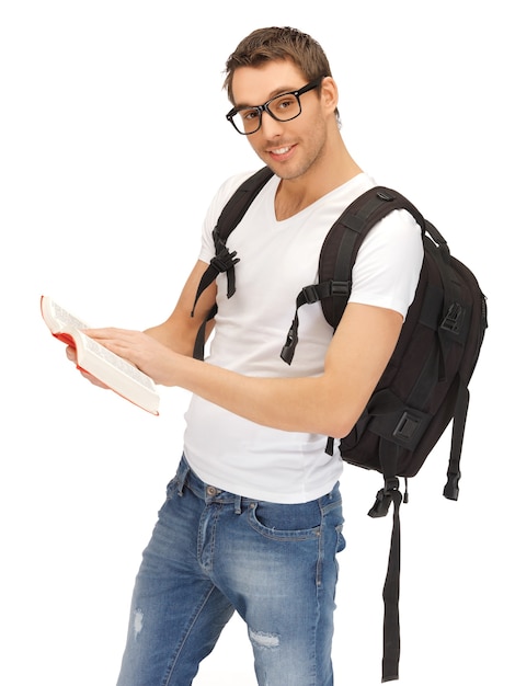 foto de estudiante con mochila y libro en especificaciones