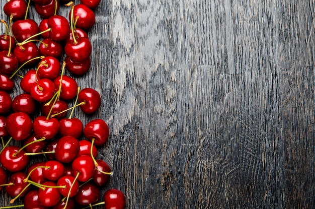 Foto de estudio de cerezas frescas