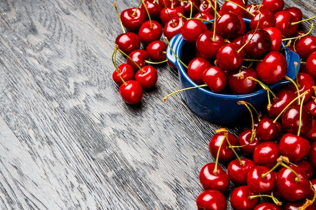 Foto de estudio de cerezas frescas