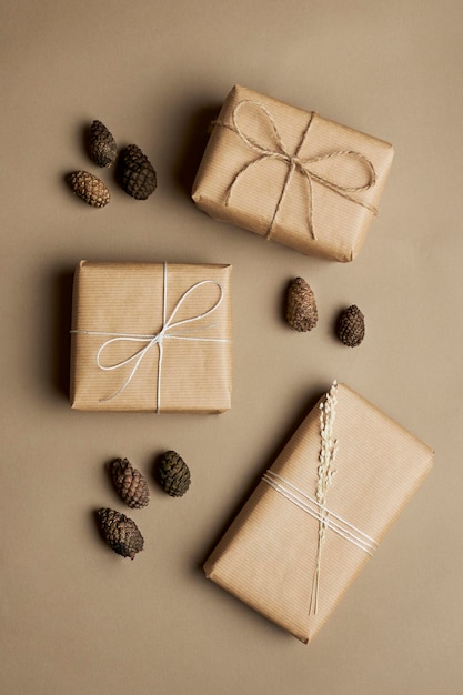 Una foto de estudio de regalos de navidad