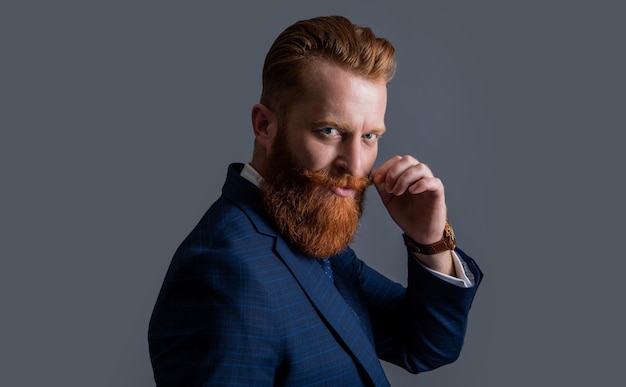 Foto de estudio retrato de hombre de negocios en traje formal y corbata ropa formal de hombre de negocios