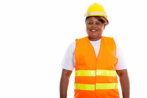 Foto de estudio de trabajador de la construcción de mujer feliz