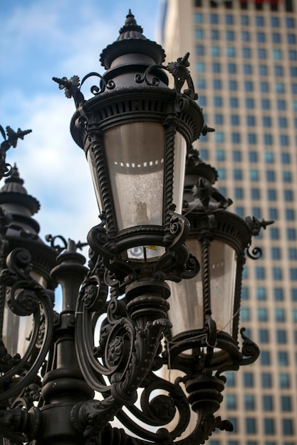 Foto de la farola y la torre de la ciudad