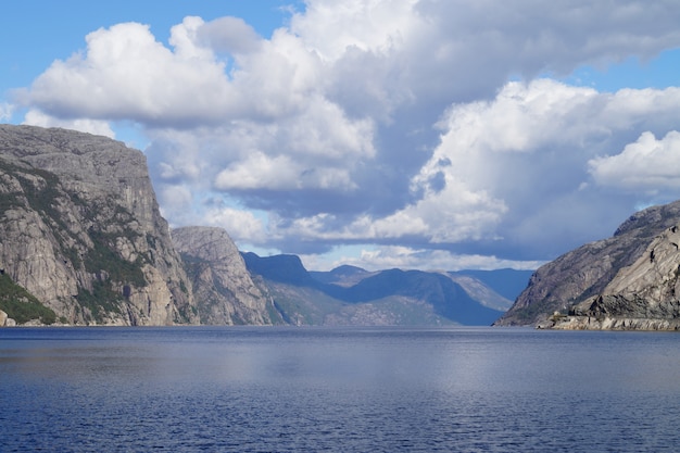 Foto de los fiordos noruegos