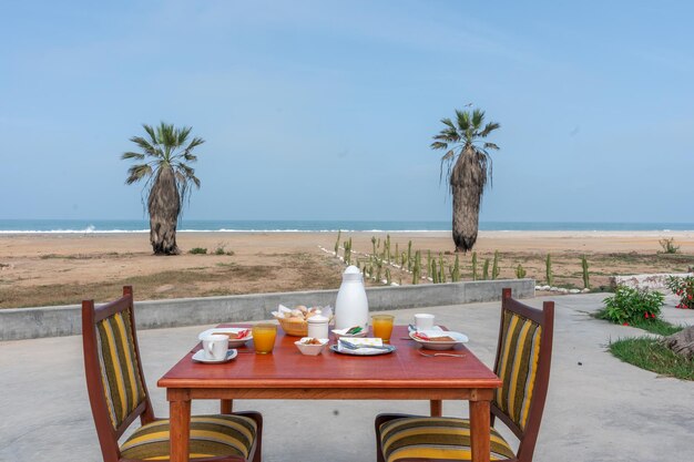 Foto de fondo del desayuno chinchano con tamales norteños en la playa