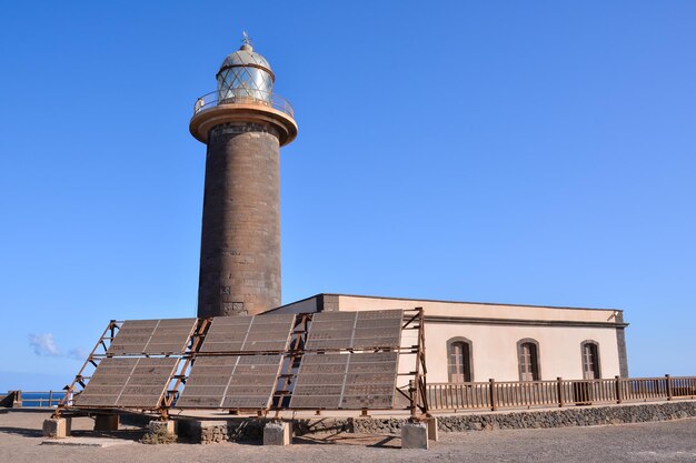 Foto Foto de um Farol Antigo perto do Mar