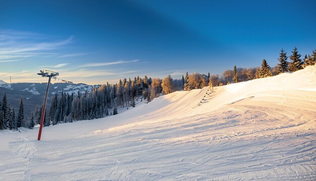 Foto gratuita del misterioso paisaje invernal majestuosas montañas en invierno Generado por Ai