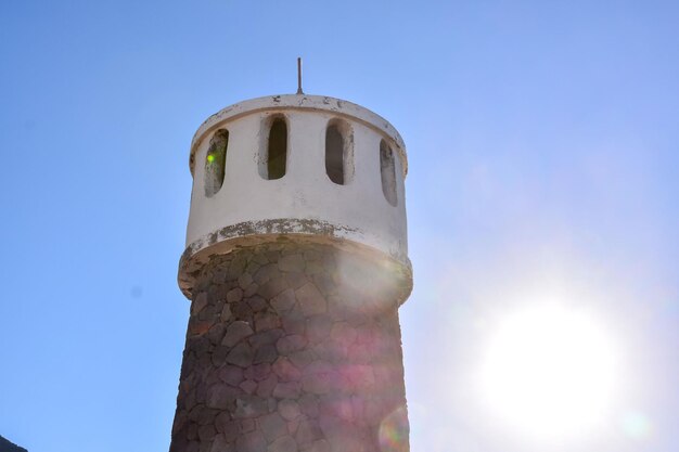 Foto Imagen de un antiguo faro cerca del mar