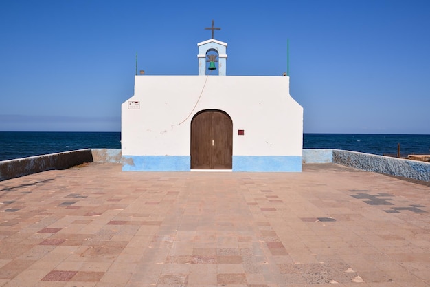 Foto Imagen de una pequeña iglesia en España