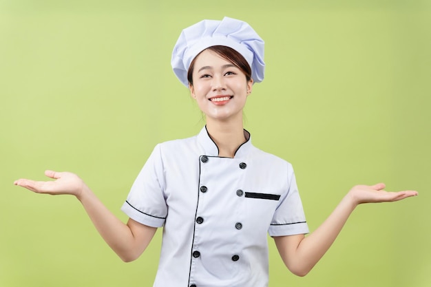 Foto de una joven chef asiática en el fondo