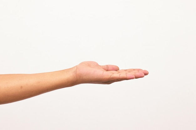 Foto de una mano de hombre aislada sobre un fondo blanco