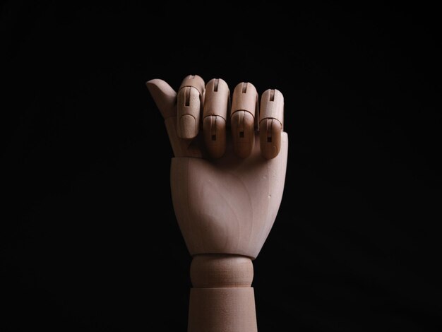 Foto foto de la mano del maniquí de madera