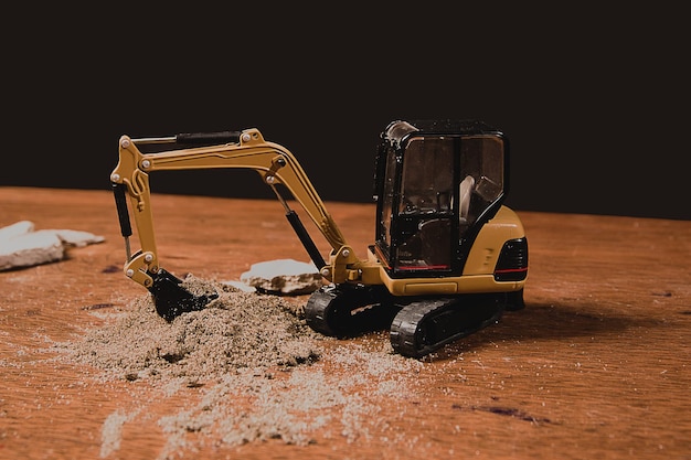 foto de una máquina excavadora en miniatura