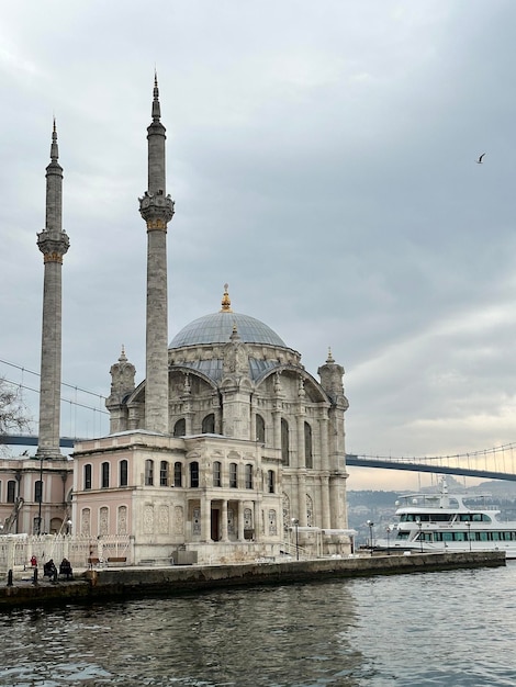 foto de la mezquita ortakoy en estambul