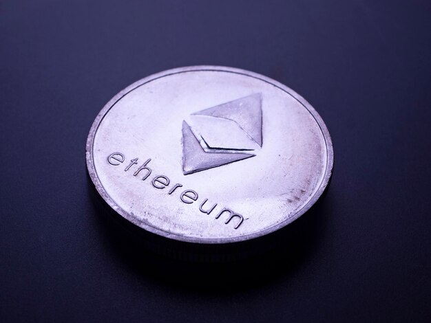 Foto de una moneda de bit moneda Ethereum Crypto