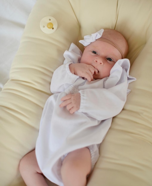 foto de una niña recién nacida