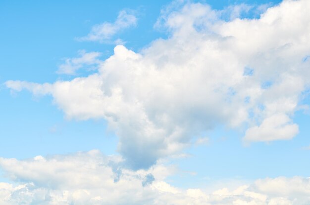 Foto foto nuvem branca no céu azul