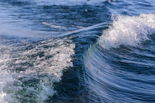 Foto una foto de las olas del océano en primer plano