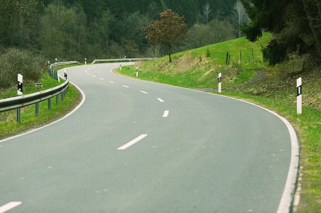 Foto de paisaje de una carretera rural