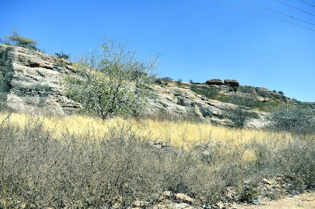 Foto una foto de un paisaje montañoso