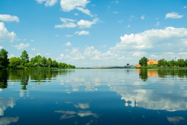 foto del paisaje del río