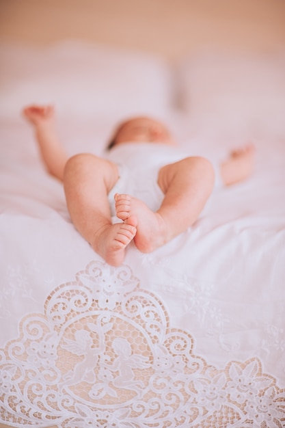 Foto de pies de bebé recién nacido