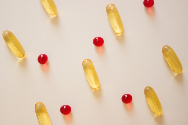 Foto píldoras cápsulas de aceite de pescado vitaminas omega tratamiento de virus productos farmacéuticos covid