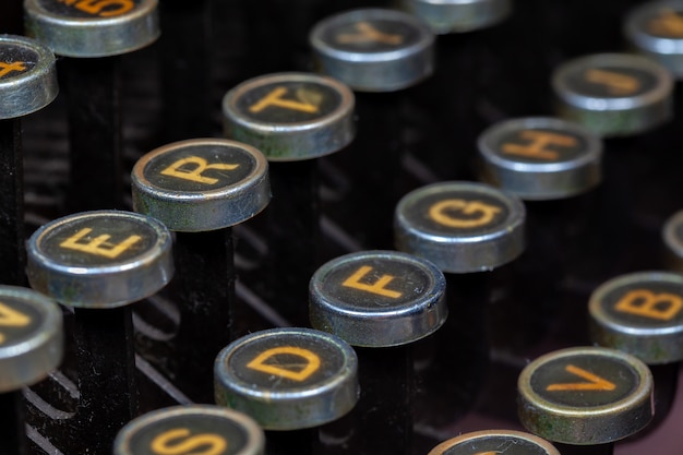 Foto de primer plano de llaves de máquina de escribir antigua - Detalle de máquina de máquina de escribir antigua vintage