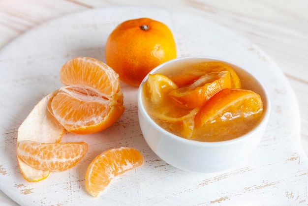 Foto de primer plano de mermelada casera de mandarina