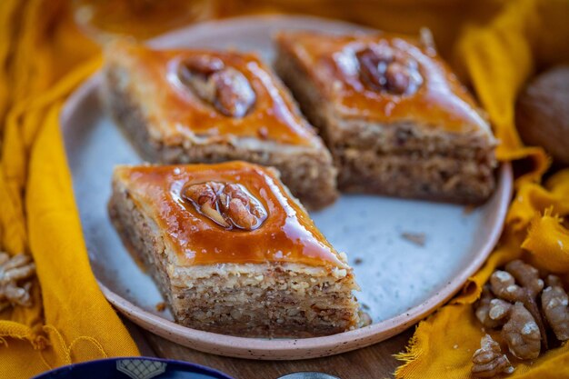 Foto foto en primer plano de las rebanadas de pastel en un plato