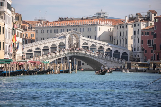 foto del puente de Rialto en Venecia.