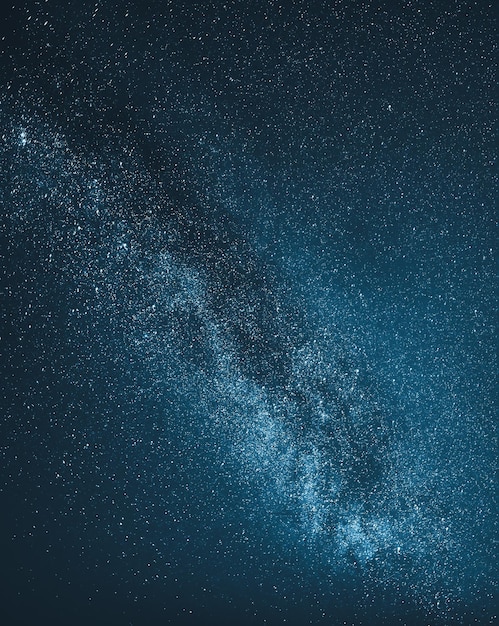 Foto real de las galaxias de la Vía Láctea en el cielo nocturno Fondo de un cielo estrellado en verano Textura espacial infinita