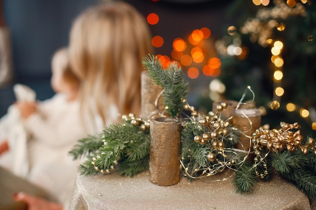 Foto recortada da composição de natal em uma mesa