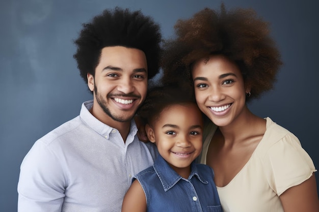 Foto recortada de uma jovem família unida