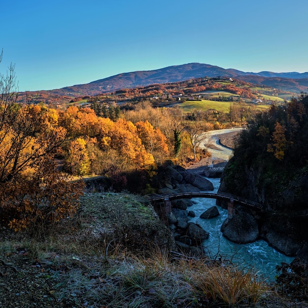 Foto foto scattata en el otoño en el val borbera