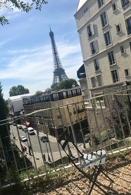 Foto sobre el tema gran Torre Eiffel en la superficie de la tierra en el jardín París Francia