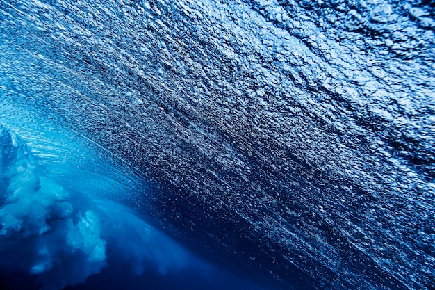 Foto subaquática da onda do oceano, oceano índico