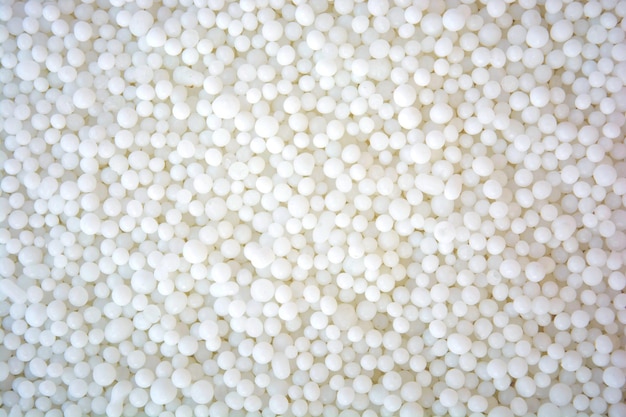 Foto de textura de salitre blanco compuesta de muchas bolas pequeñas