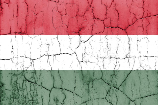 Foto texturizada de la bandera de Hungría con grietas
