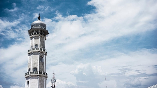 Foto de la torre de la mezquita en Banda Aceh Indonesia