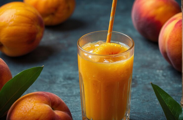 Una foto vibrante de jugo de naranja con guarnición de melocotón